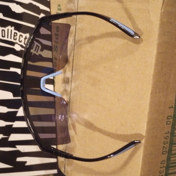 Sunglasses - Picture 3 of 6